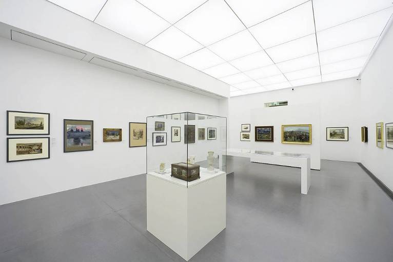 天津美術館展覽廳二層主展廳（整體發(fā)光頂棚）