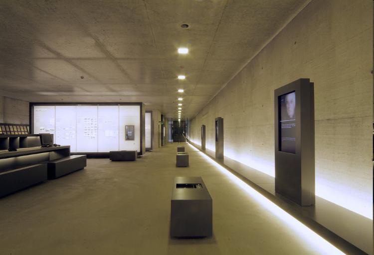 天津美術館展覽廳（四層展覽廳的展柜、展臺）